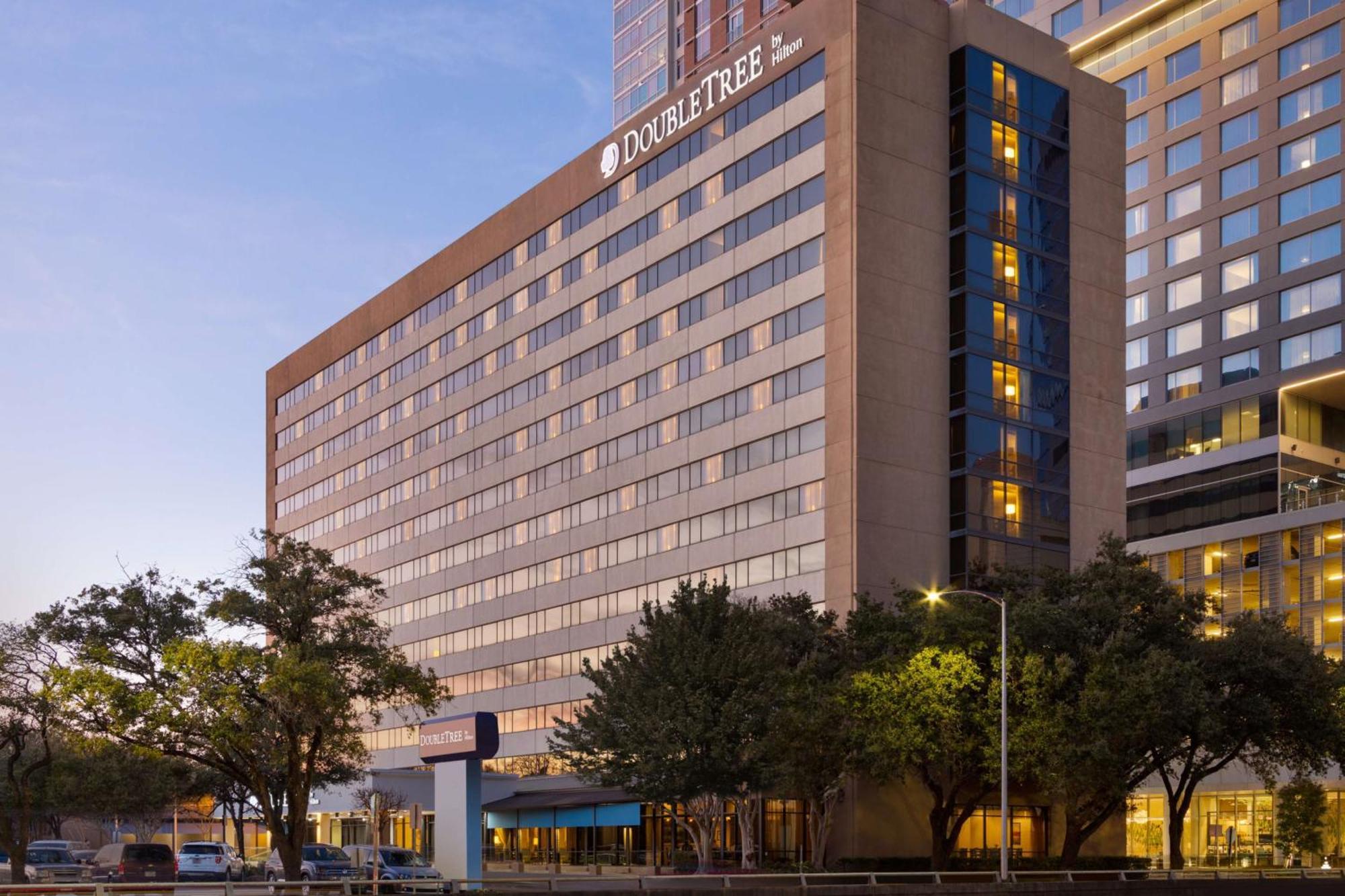 Doubletree By Hilton Houston Medical Center Hotel & Suites Exterior photo